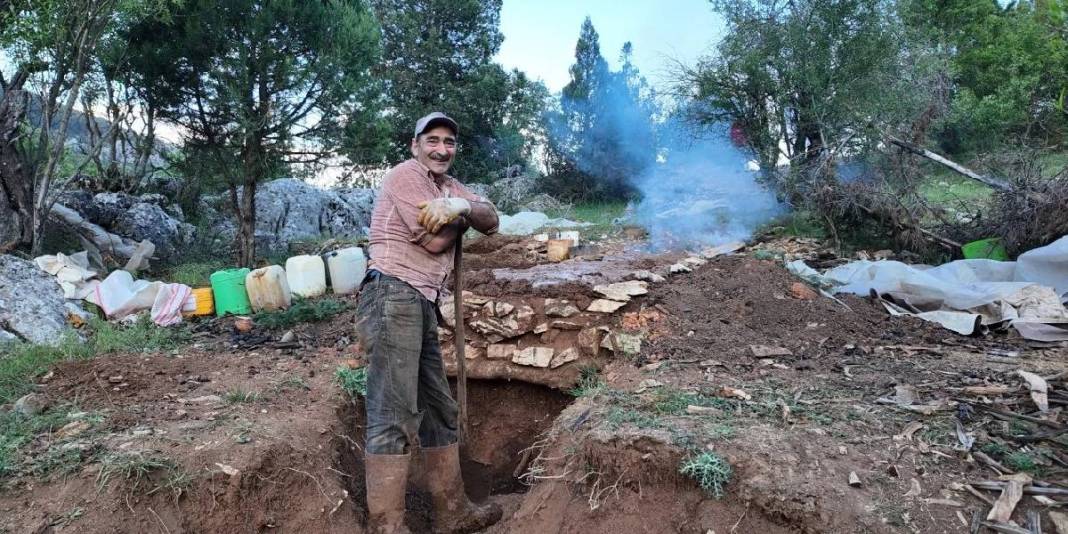 Önce toprağın altına gömüyor, 72 saat bekletiyorlar! Atadan kalma yöntem: Bu üretimde sadece 80 kg ürün alıyorlar 2